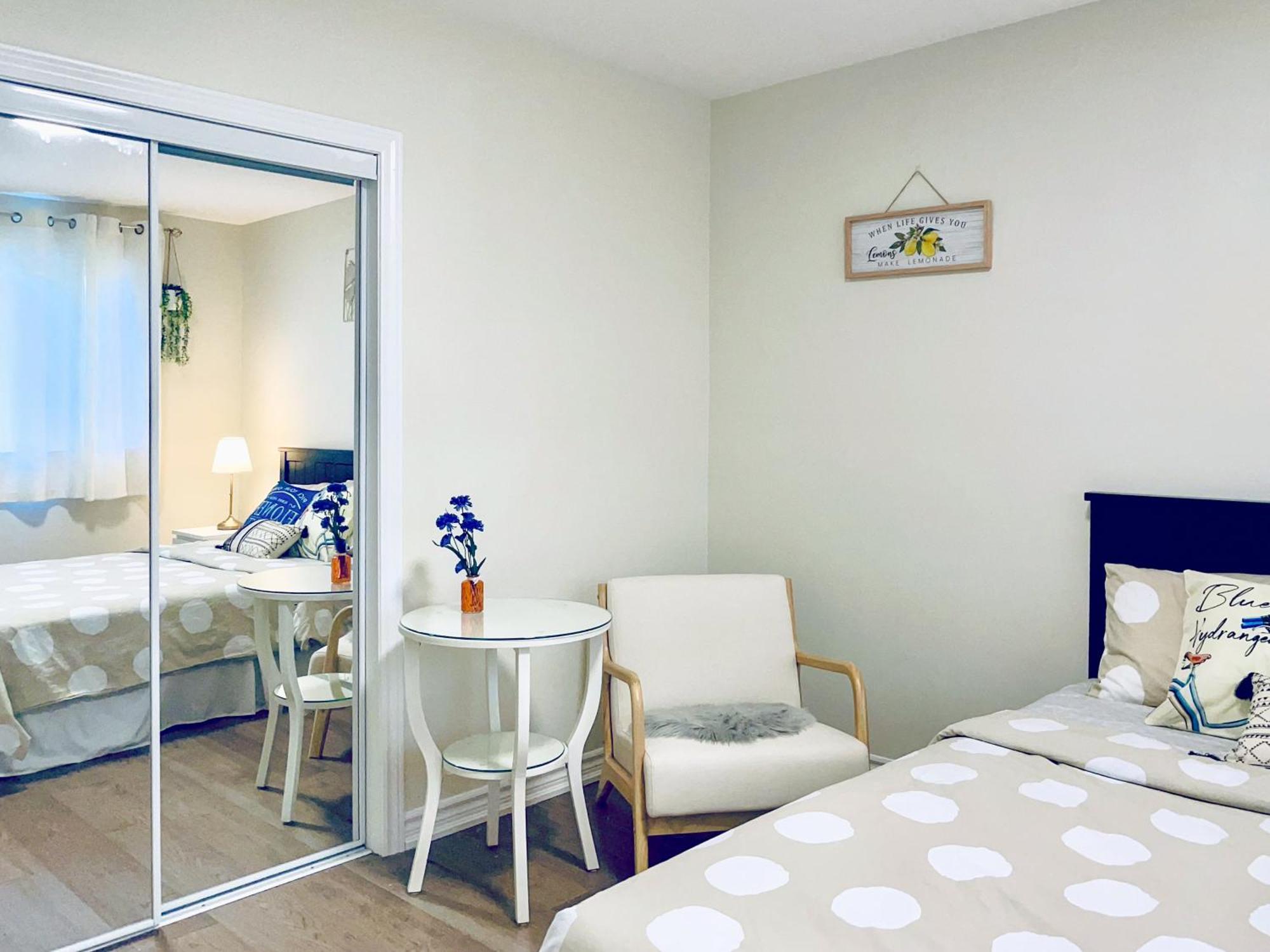Апартаменты Newly-Renovated 3Br House, 12 Minutes To Airport Торонто Экстерьер фото