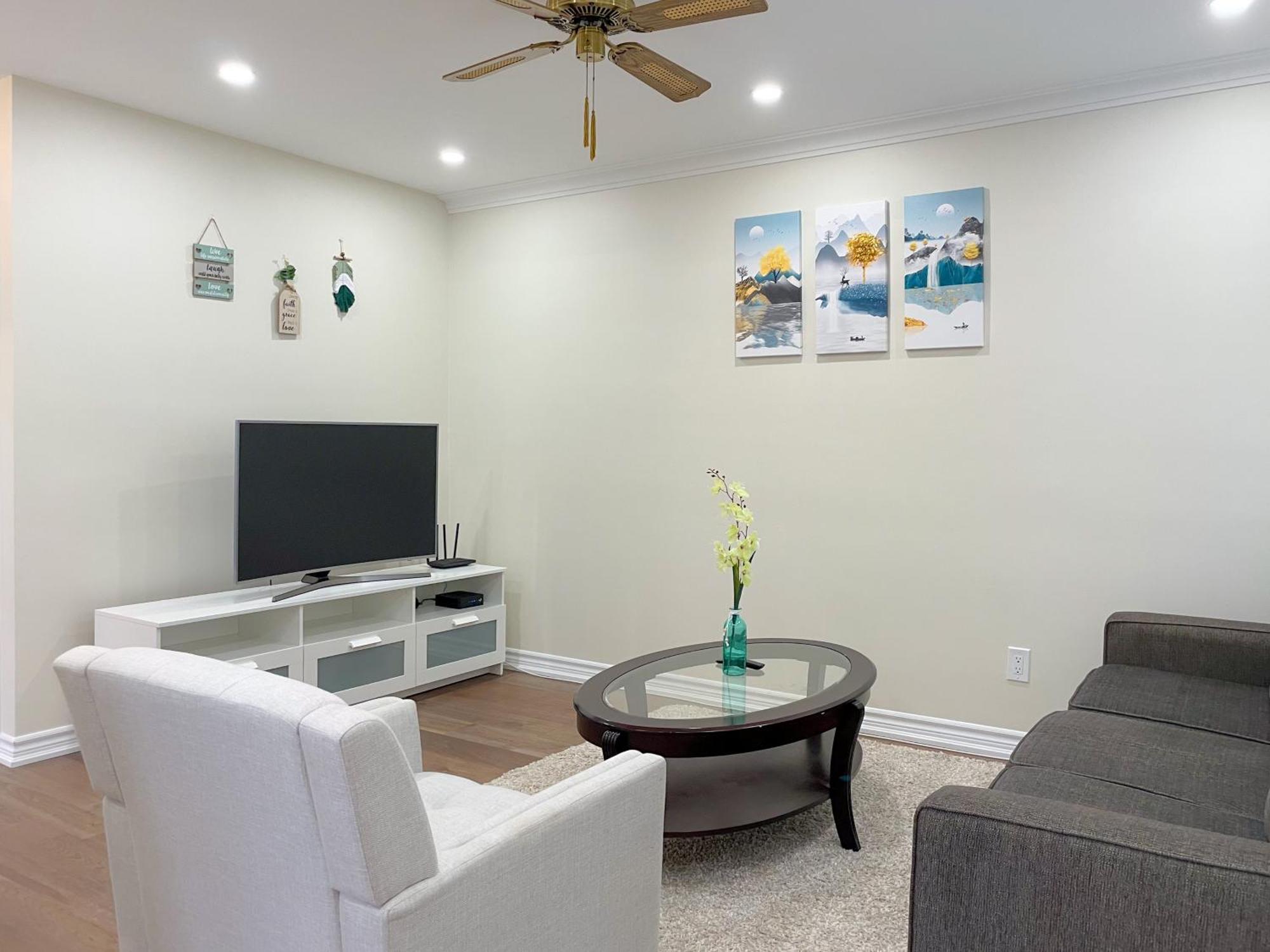 Апартаменты Newly-Renovated 3Br House, 12 Minutes To Airport Торонто Экстерьер фото