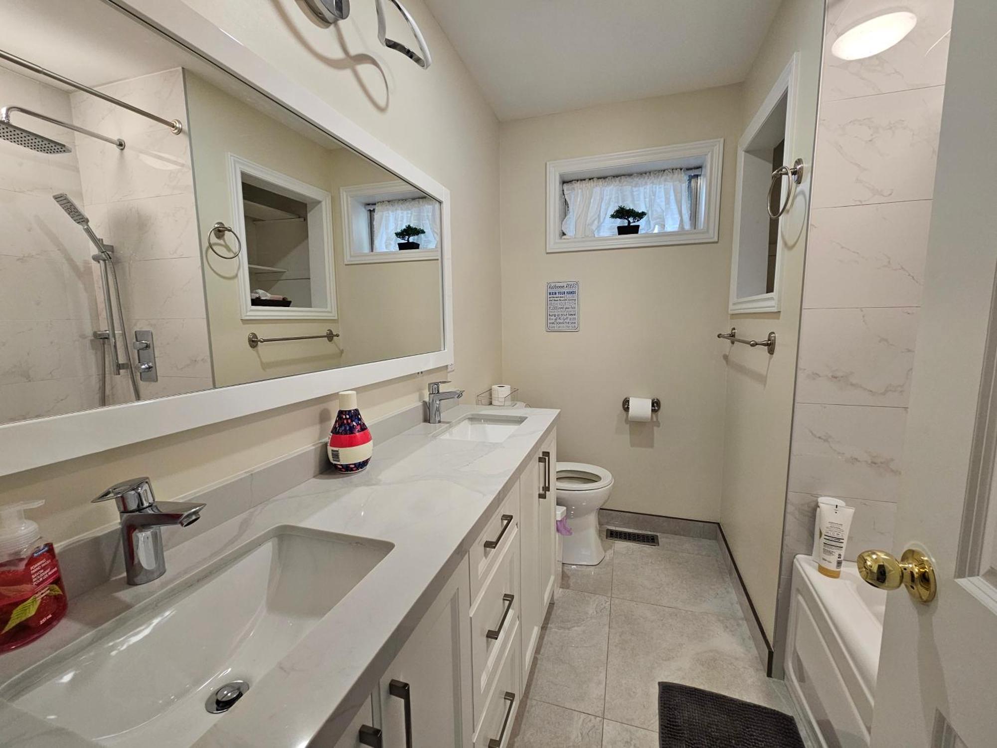 Апартаменты Newly-Renovated 3Br House, 12 Minutes To Airport Торонто Экстерьер фото
