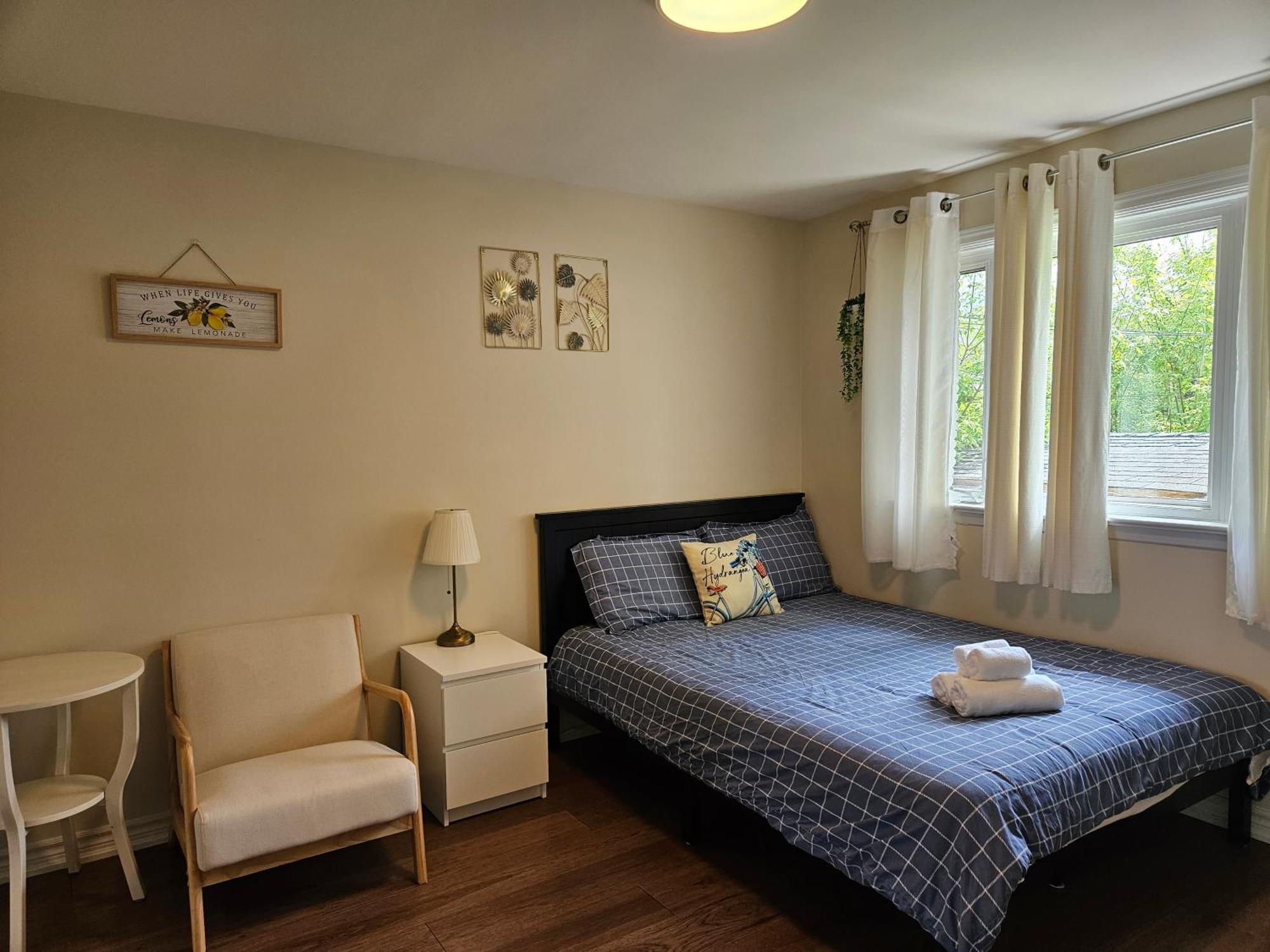 Апартаменты Newly-Renovated 3Br House, 12 Minutes To Airport Торонто Экстерьер фото