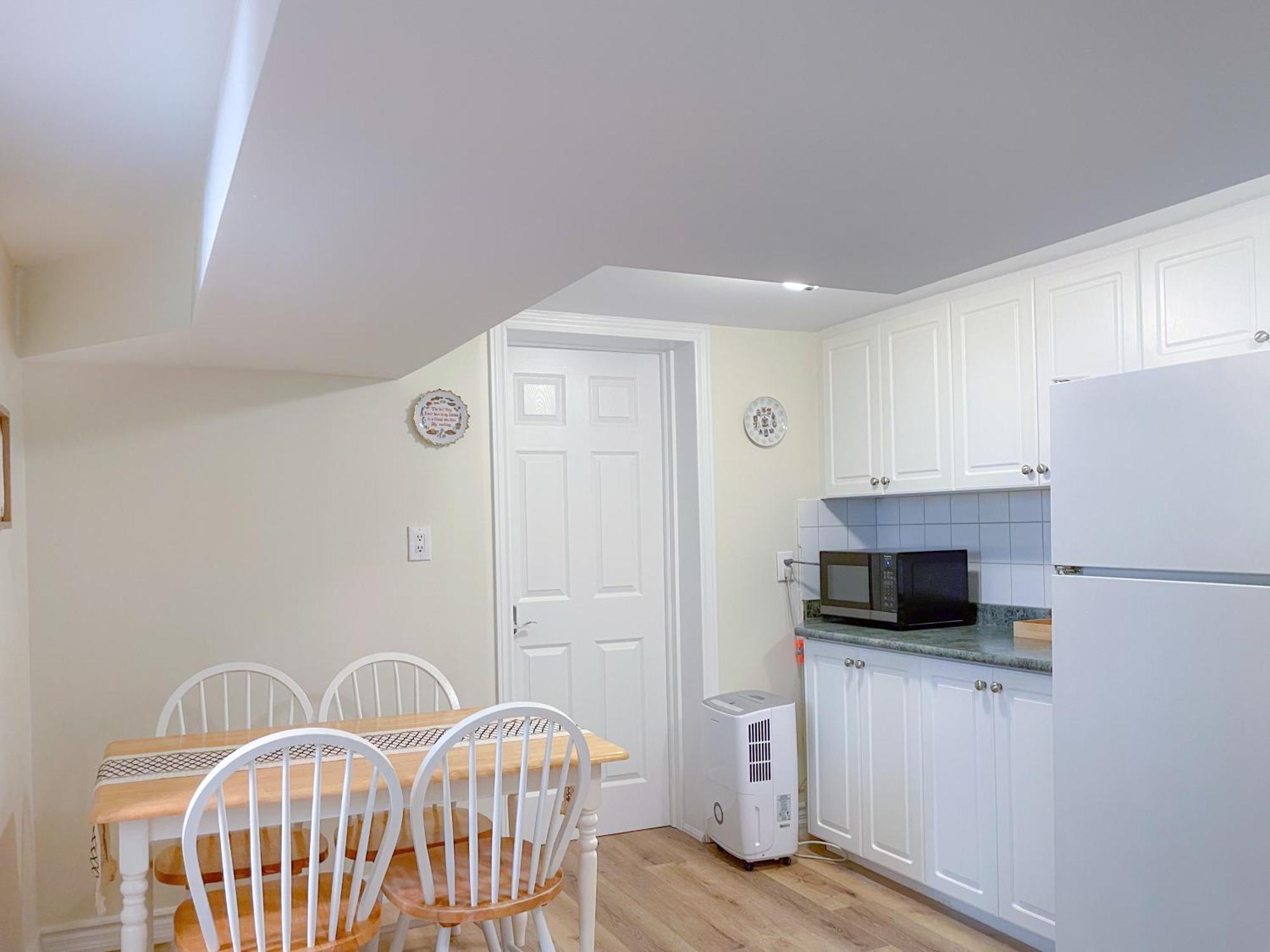 Апартаменты Newly-Renovated 3Br House, 12 Minutes To Airport Торонто Экстерьер фото